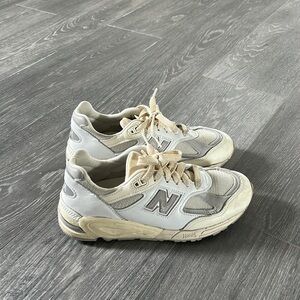 New Balance White and Gray Leather Mesh Sneakers